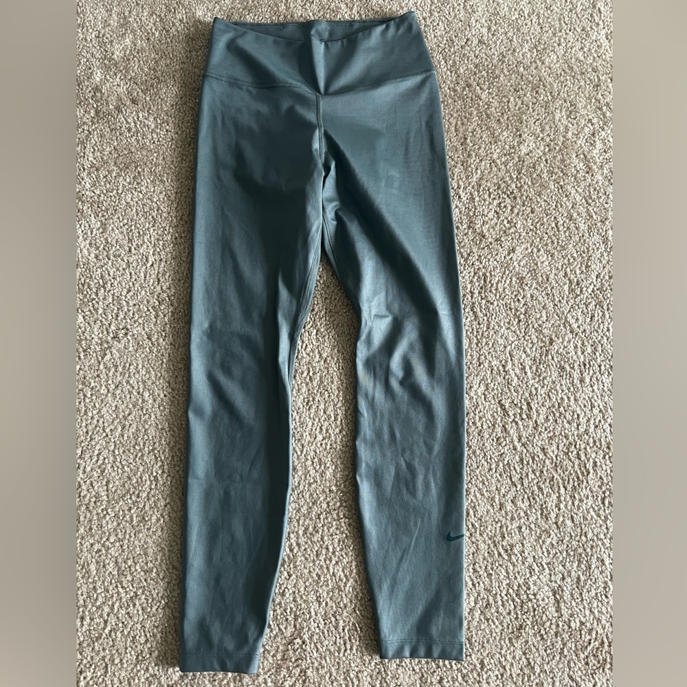 Nike Dri-Fit Woman’s Leggings Size Small